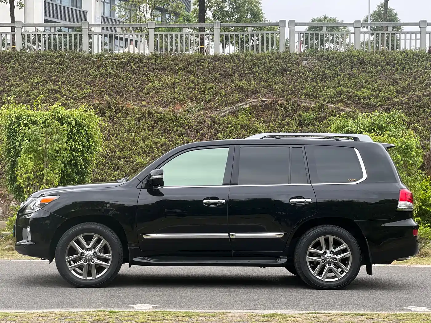Lexus LX 2013 570 фото 4