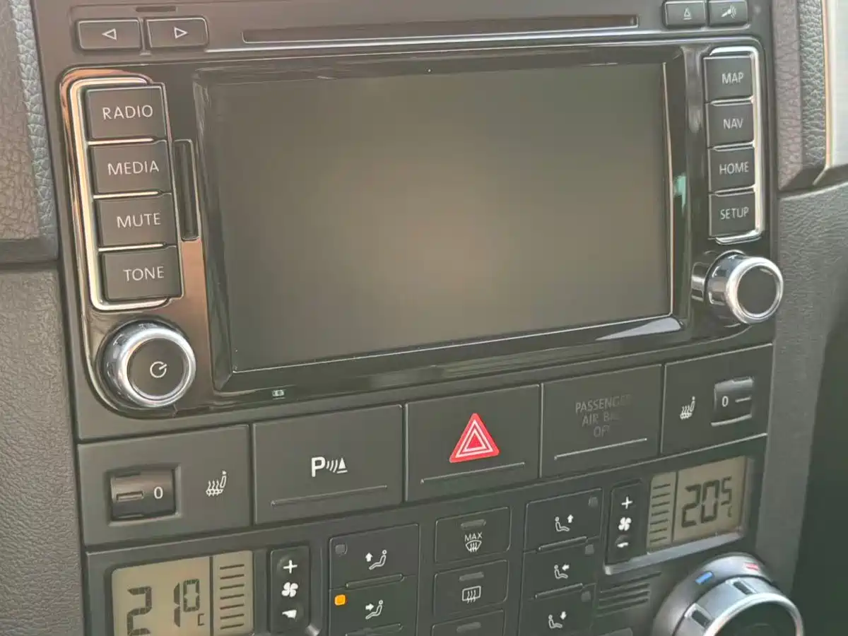 Volkswagen Touareg 2007 4.2L Standard фото 16