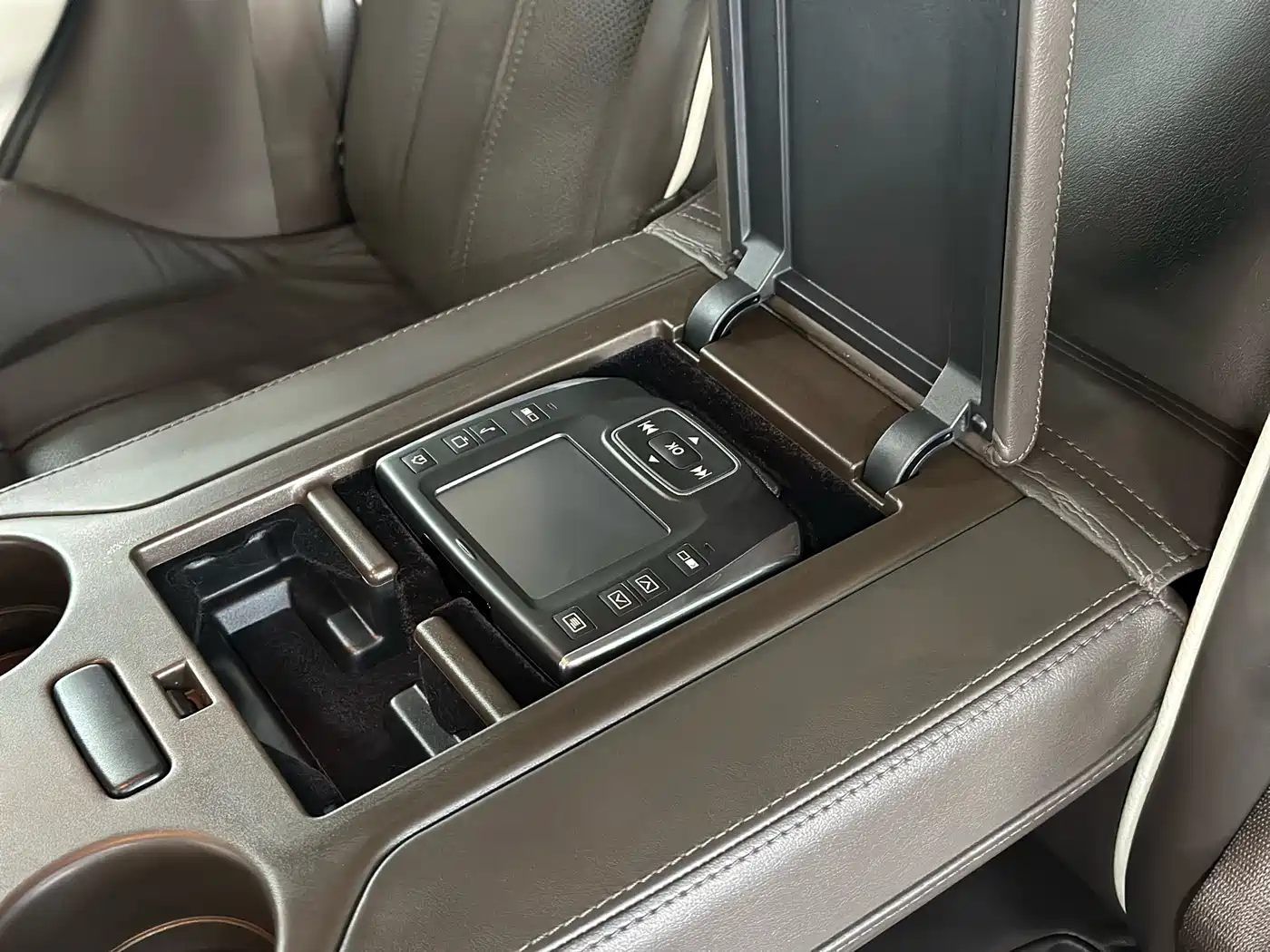 Land Rover Range Rover 2011 5.0 SC V8 фото 26