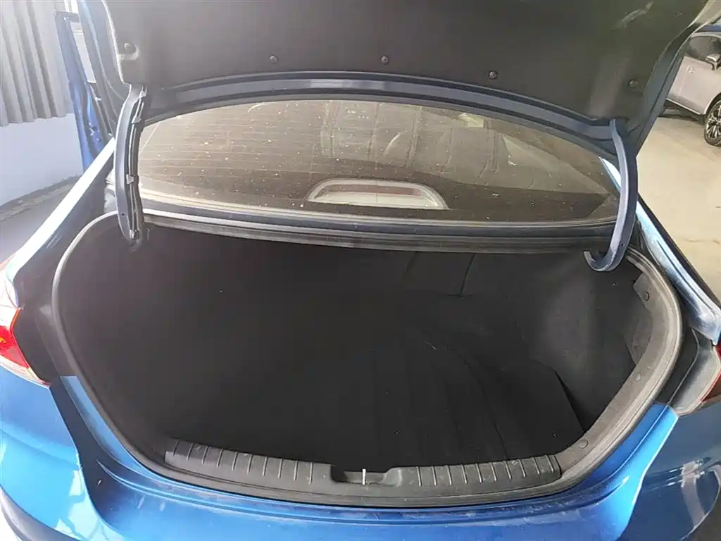 Hyundai Elantra 2016 Model 1.6L Automatic Smart Elite фото 19