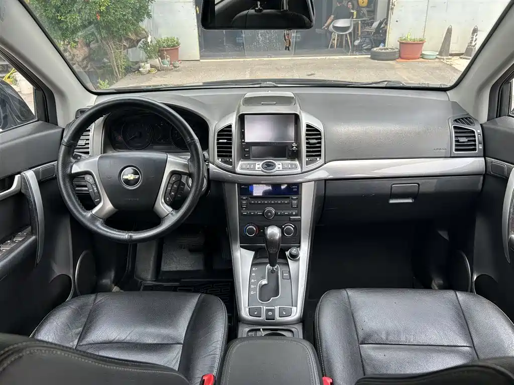 Chevrolet Captiva (Import) 2011 Model 2.4 AT 7-Seater Luxury Navigation Edition фото 10