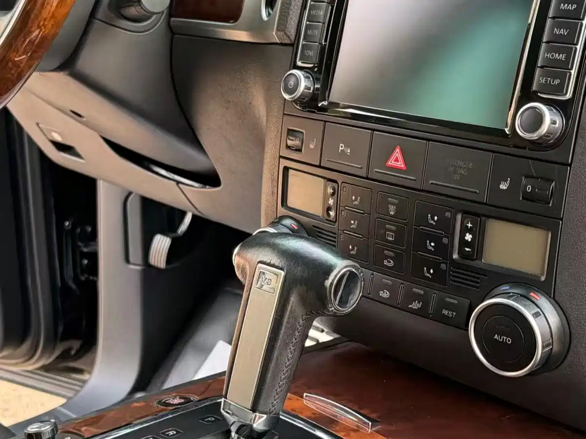 Volkswagen Touareg 2007 4.2L Standard фото 17