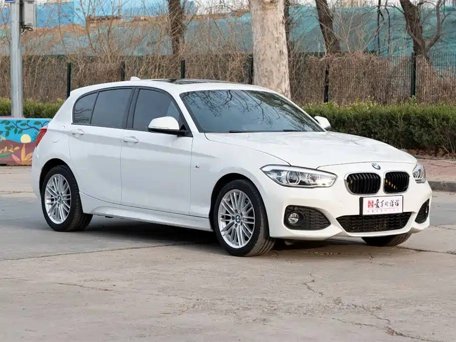 BMW 1 Series (Import) 2018 120i M Sport Package фото 7