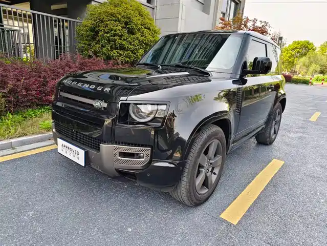 LAND ROVER DEFENDER