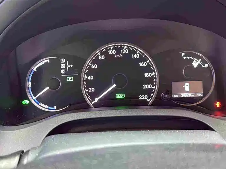 Фото 8 - Lexus CT