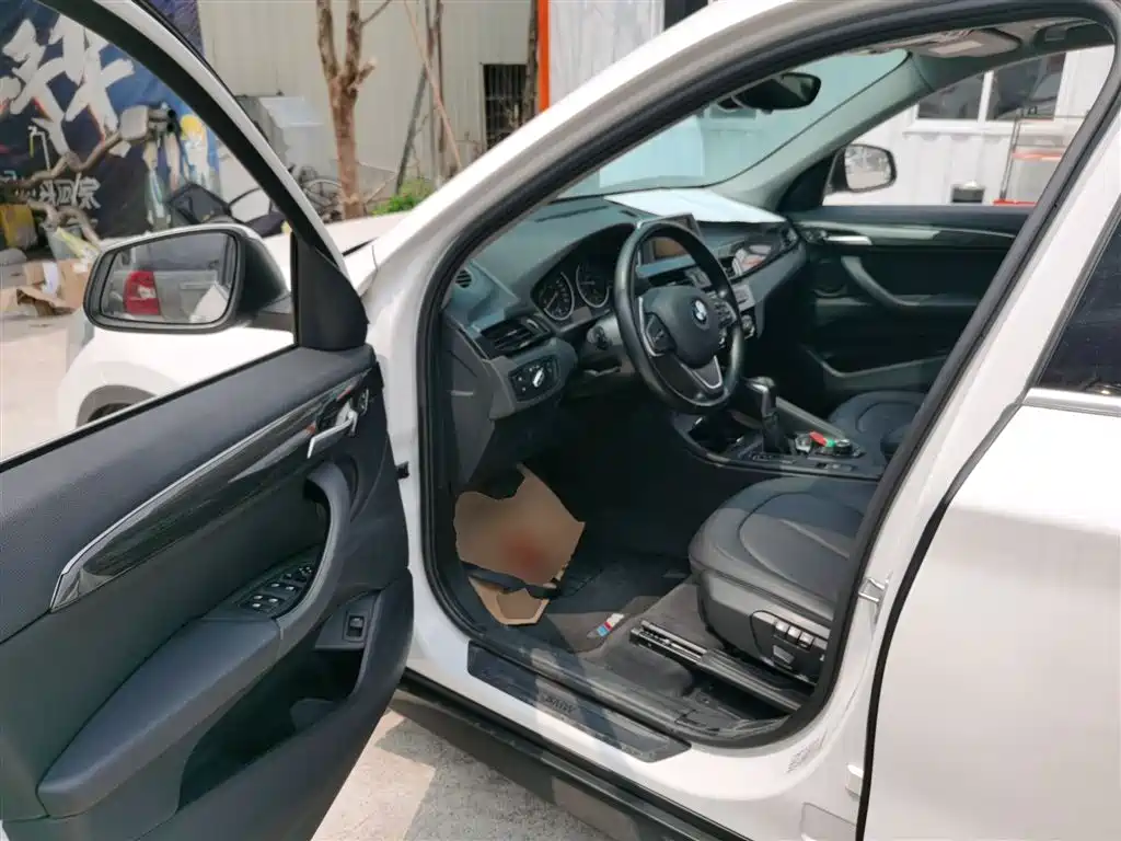 BMW X1 2018 sDrive20Li Leading Model фото 12