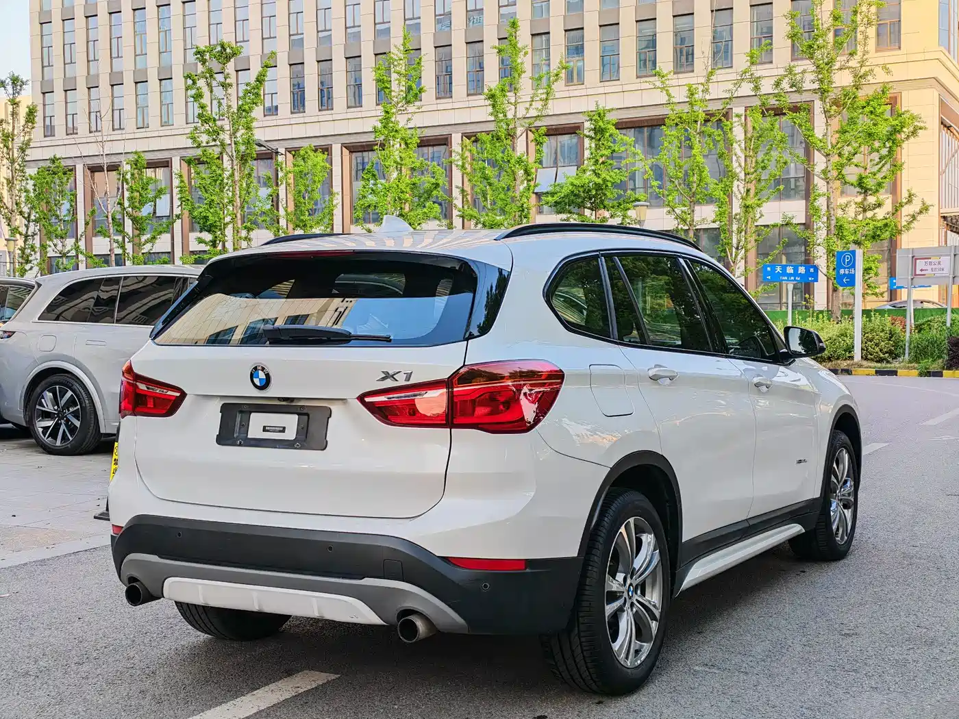 BMW X1 2018 xDrive20Li Premium Model фото 4