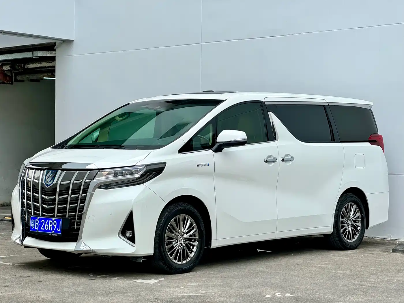 Toyota Alphard 2019 Hybrid 2.5L Premium Edition фото 19