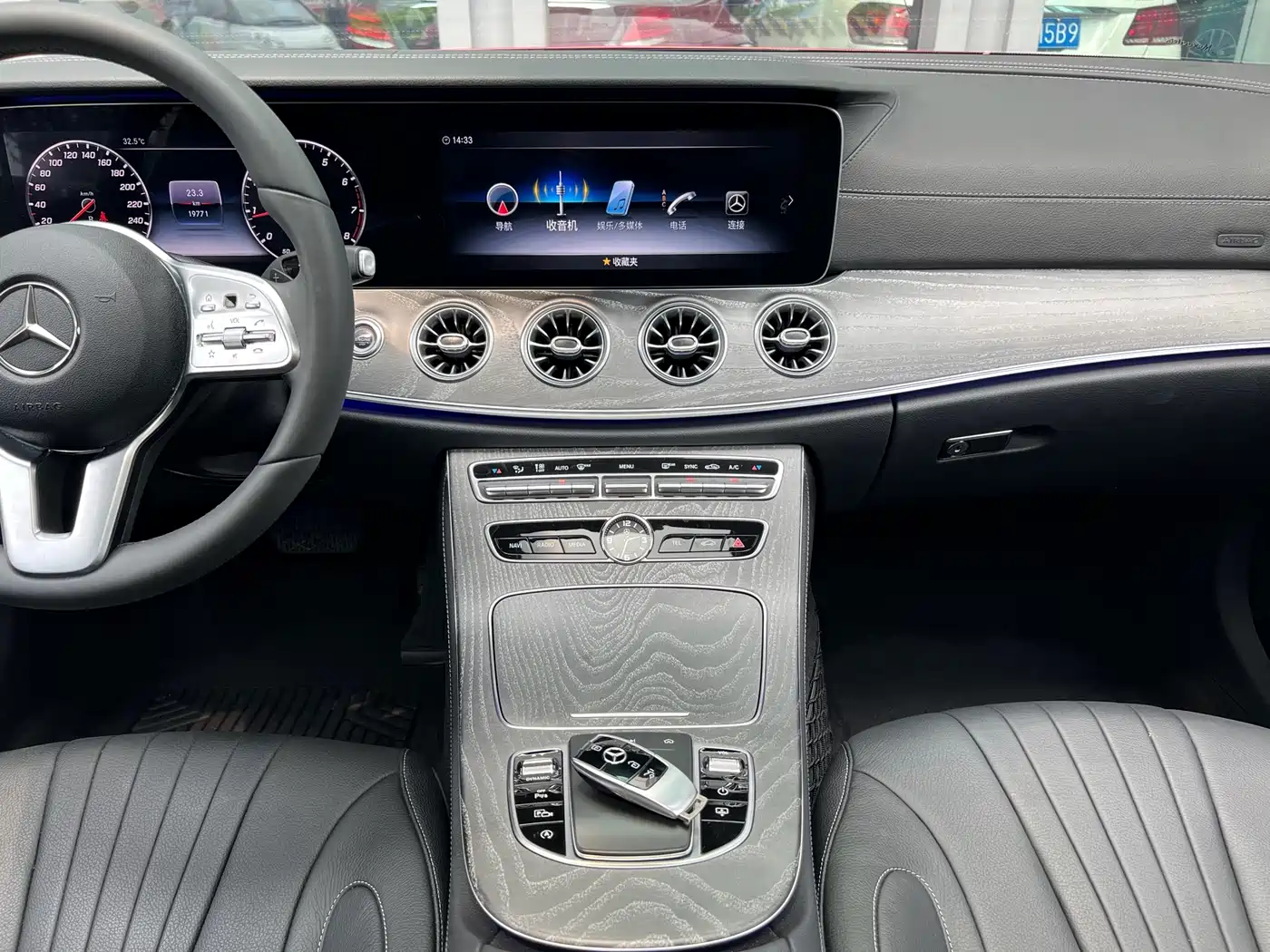 Mercedes-Benz CLS 2018 CLS 300 Luxury фото 24