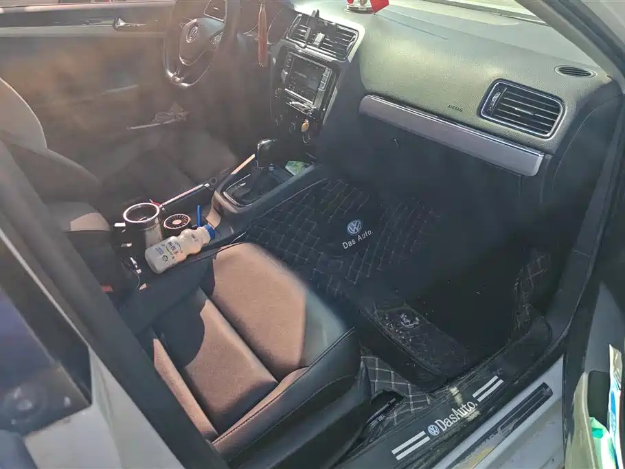 Volkswagen Sagitar 2018 1.6L Automatic Comfort фото 8