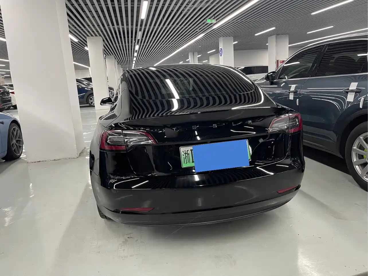 TESLA MODEL 3