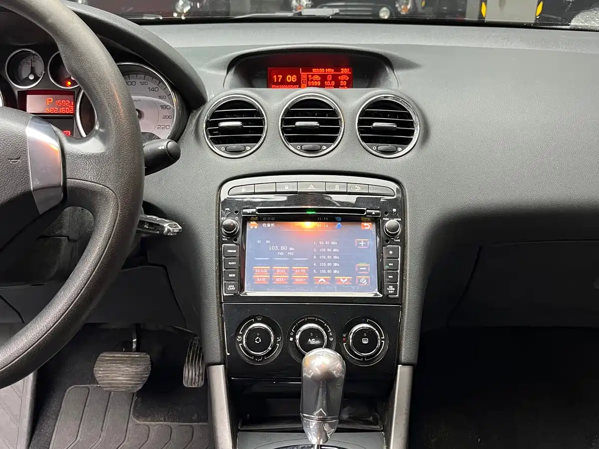 Peugeot 408 2013 2.0L Automatic Comfort Edition фото 22