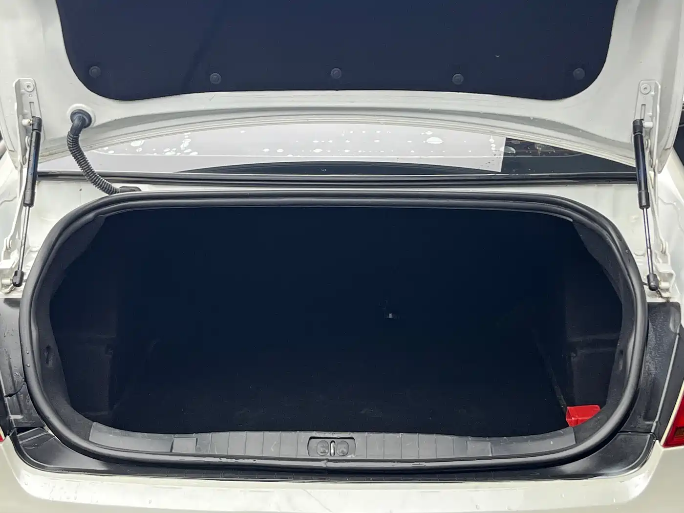 Peugeot 408 2013 2.0L Automatic Comfort Edition фото 23