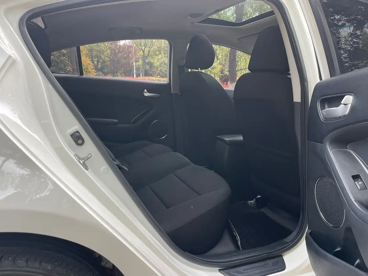 Kia K3 2013 1.6L Automatic GLS фото 8