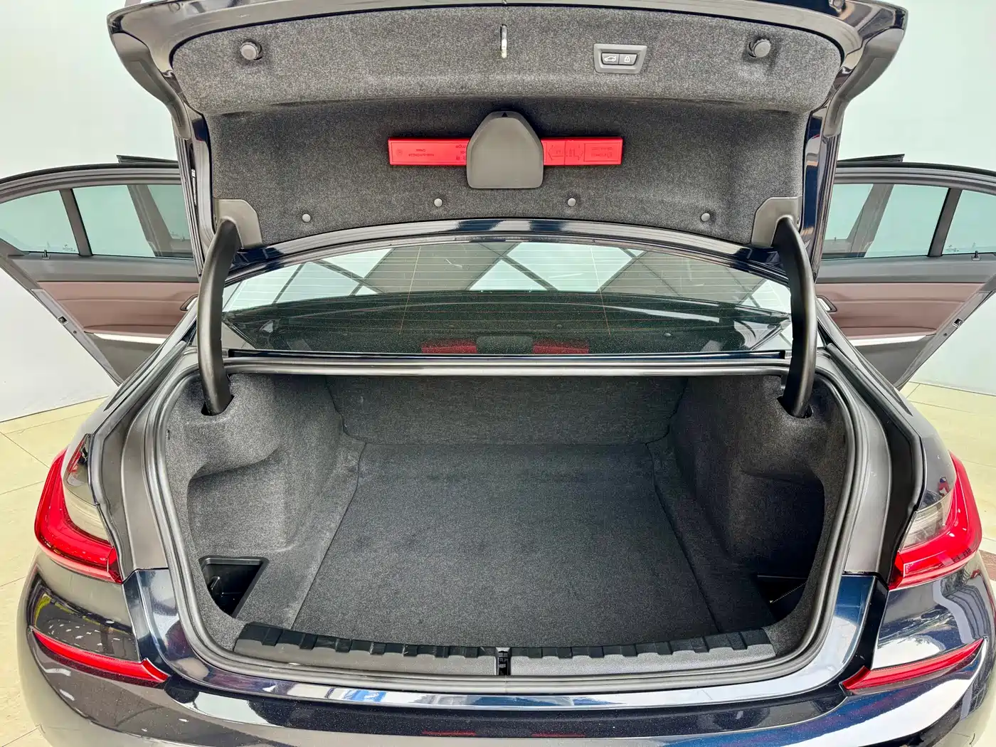 BMW 3 Series 2022 325Li M Sport Package фото 25