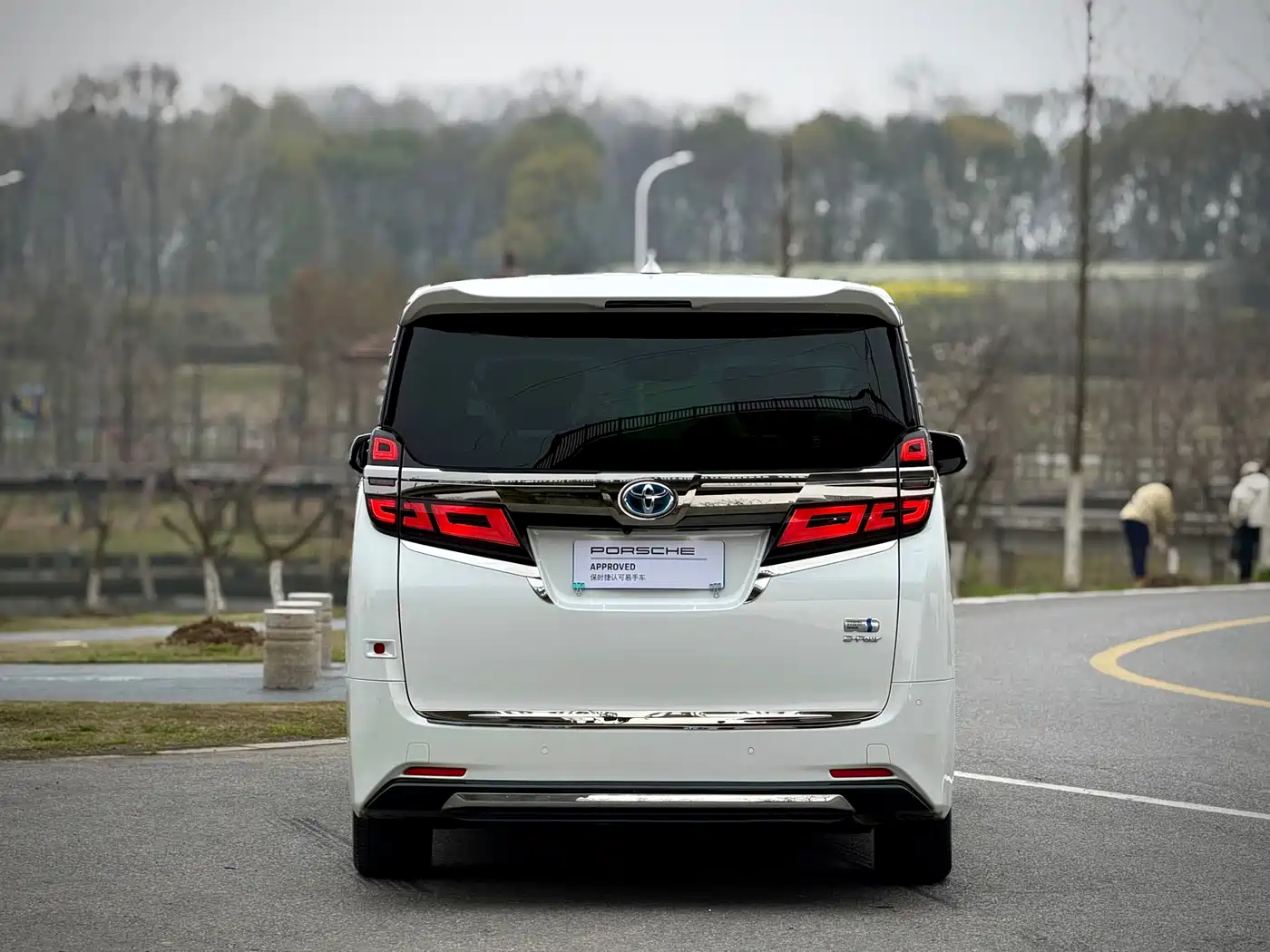 Toyota Vellfire 2021 Crown Hybrid 2.5L HV Supreme Edition фото 5