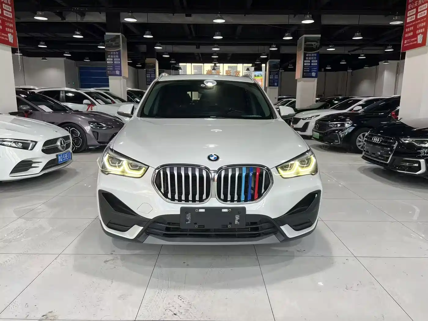 BMW X1 2021 sDrive25Li Leading фото 2