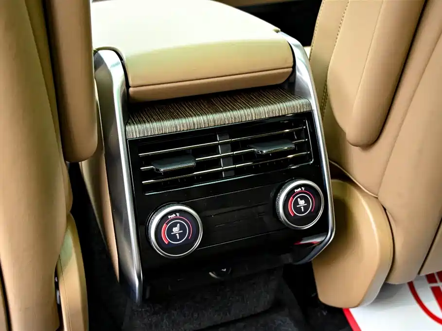 Land Rover Range Rover 2023 3.0 L6 360PS Golden Age Edition фото 34