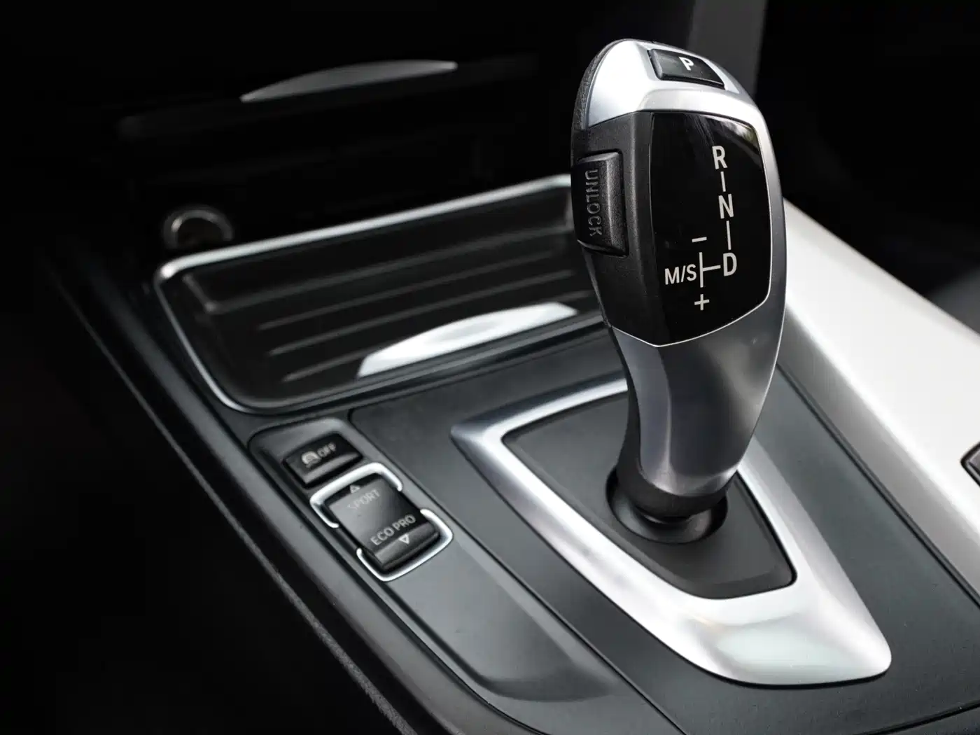 BMW 3 Series GT 2013 Model 320i Leading фото 2