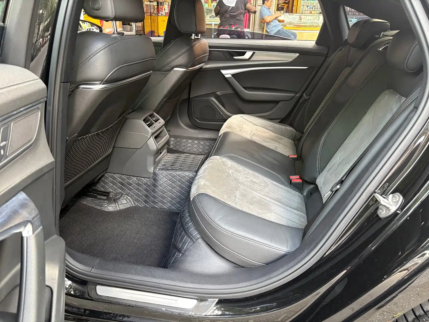 Photo 6 - Audi A6L