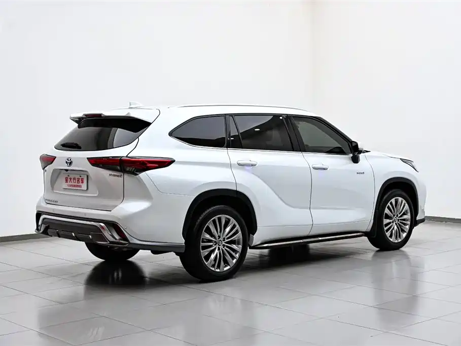 TOYOTA HIGHLANDER