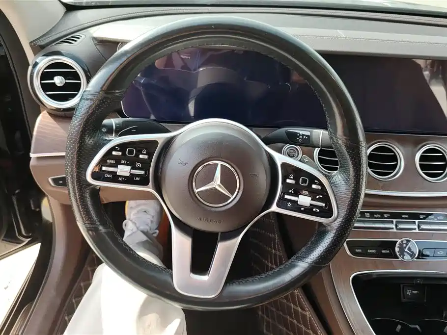 Mercedes-Benz E-Class 2019 E 300 L Sport Fashion фото 15