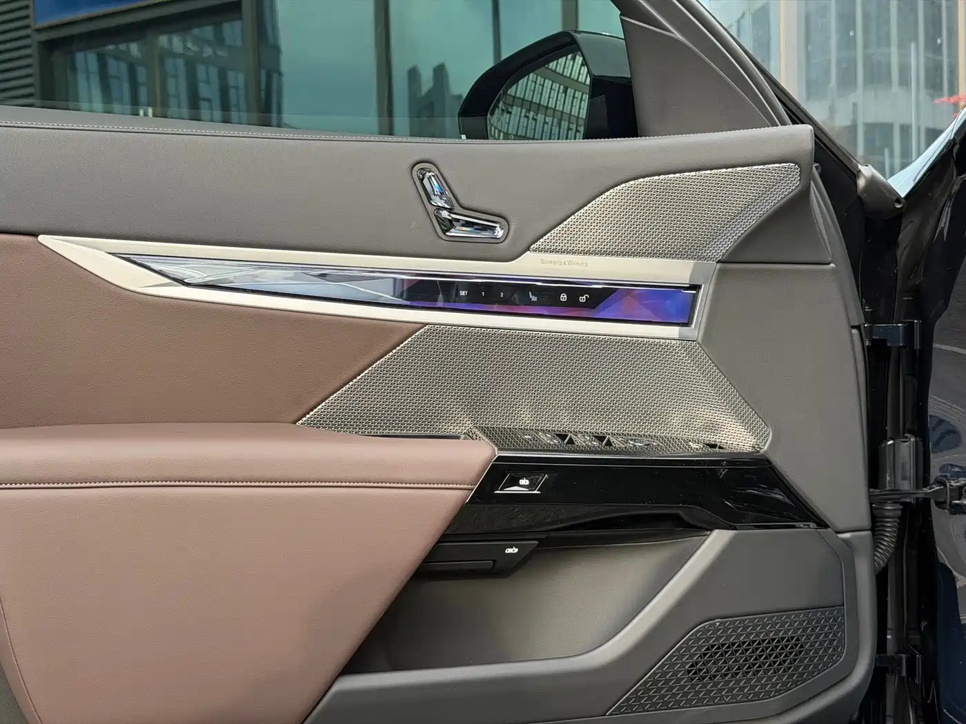 BMW 7 Series 2023 Model 740Li Leading M Sport Package фото 6