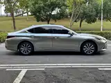 Photo 8 - Lexus ES