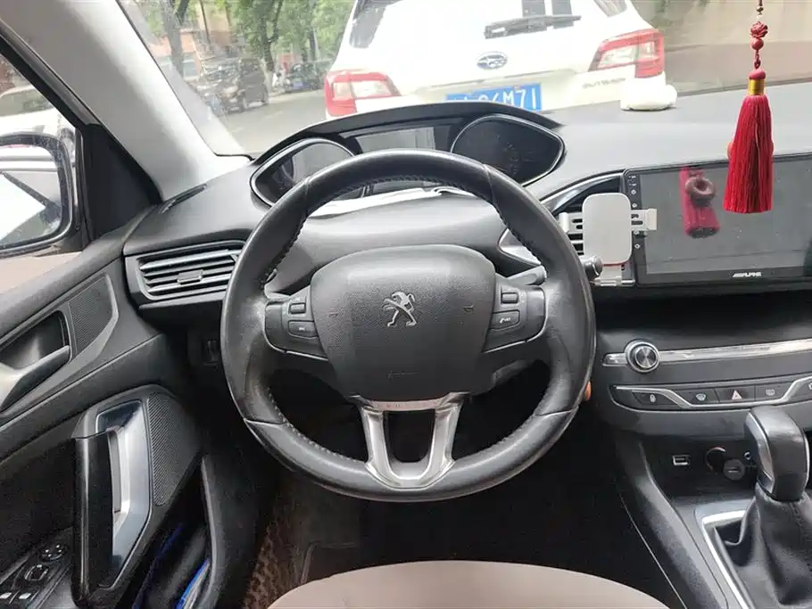 Peugeot 308S 2015 1.2T Auto Dynamic Edition фото 15
