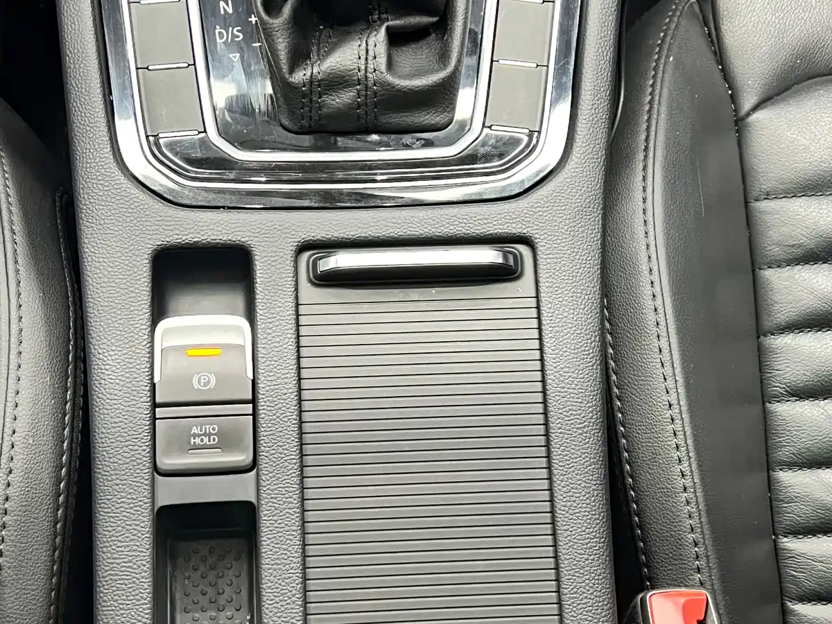 Volkswagen Magotan 2019 330TSI DSG Luxury Class China VI фото 23