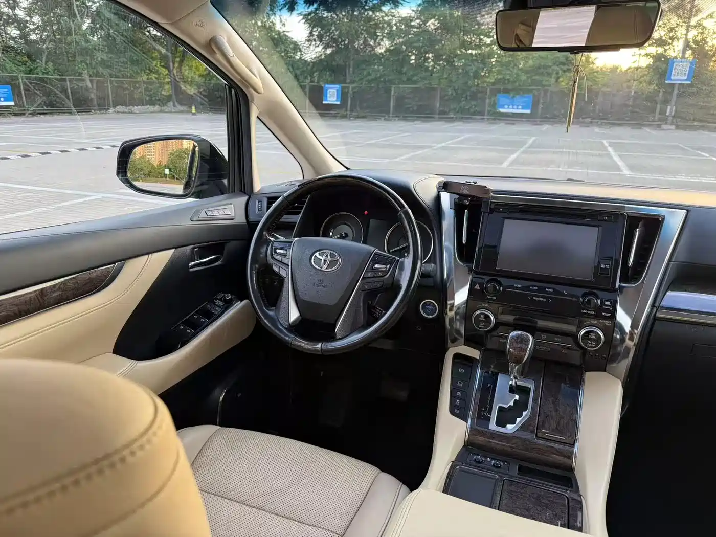Toyota Alphard 2019 Hybrid 2.5L Premium Edition фото 13