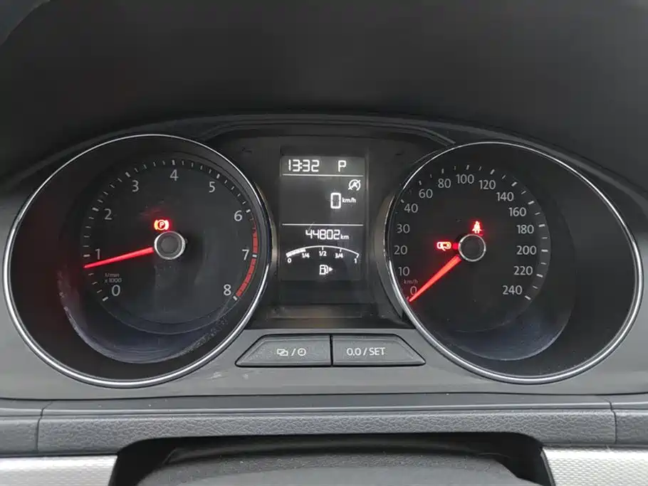 Volkswagen Lavida Tour 2017 180TSI DSG Comfort Edition фото 14