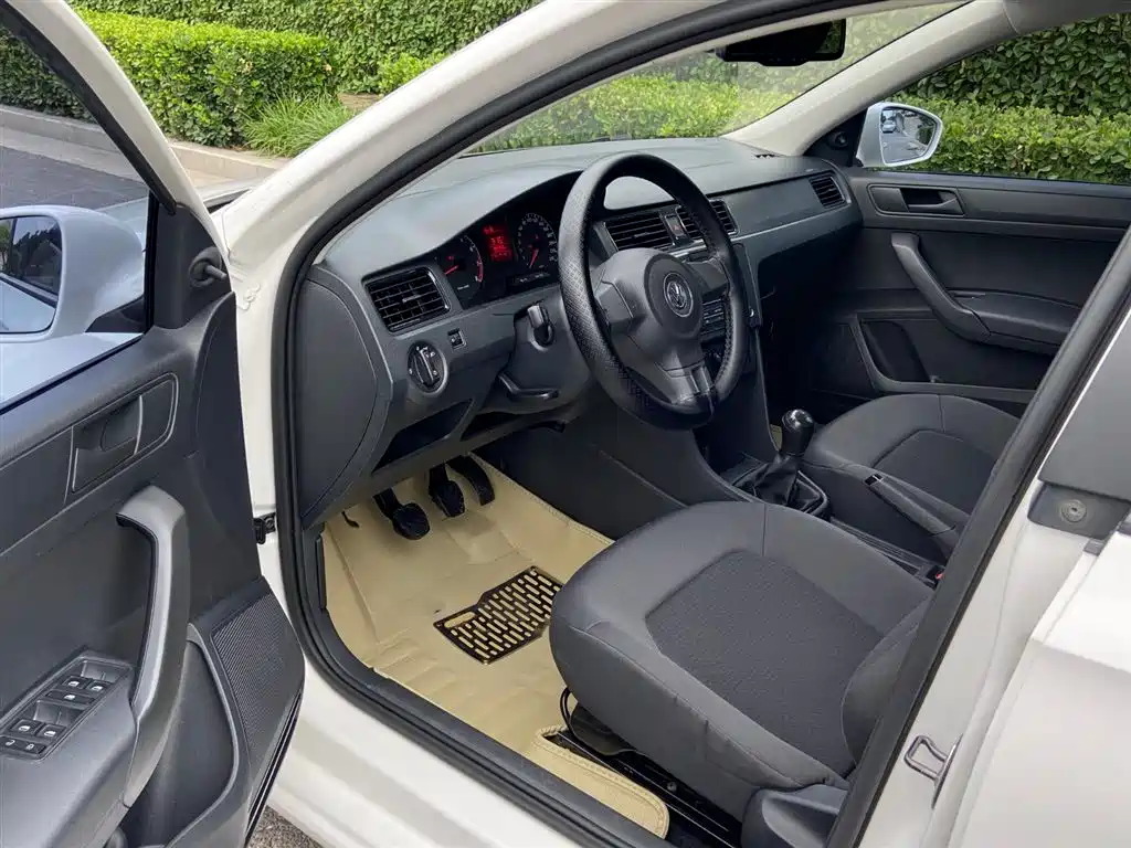 Volkswagen Santana 2013 1.4L Manual Trend Edition фото 4