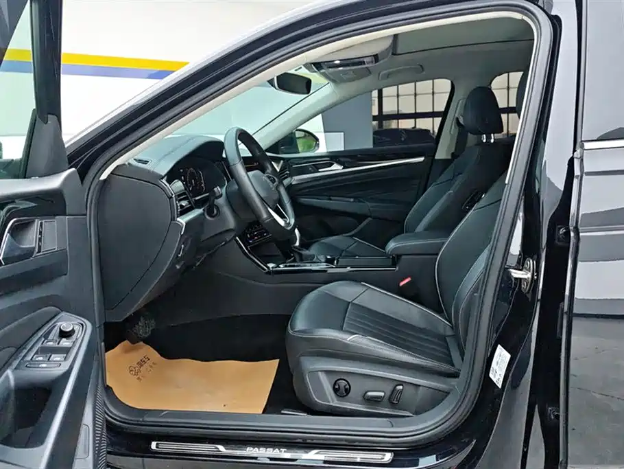 Volkswagen Passat 2022 330TSI Elite Edition фото 9
