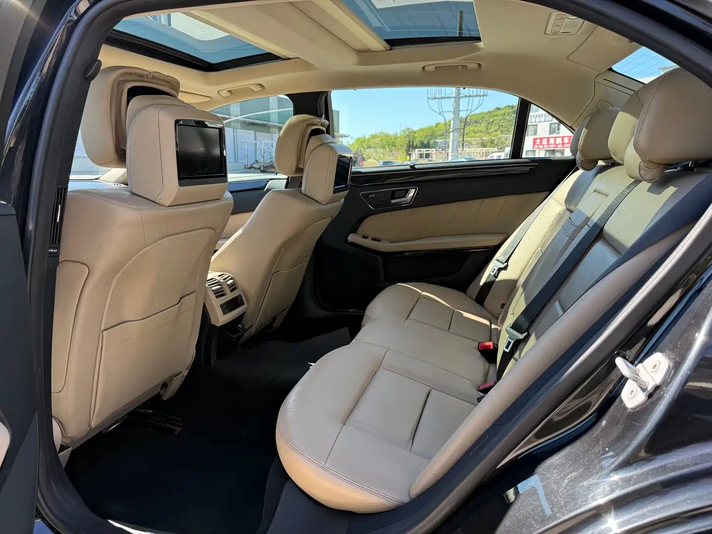 Mercedes-Benz E-Class 2010 E 300 L Fashion фото 14