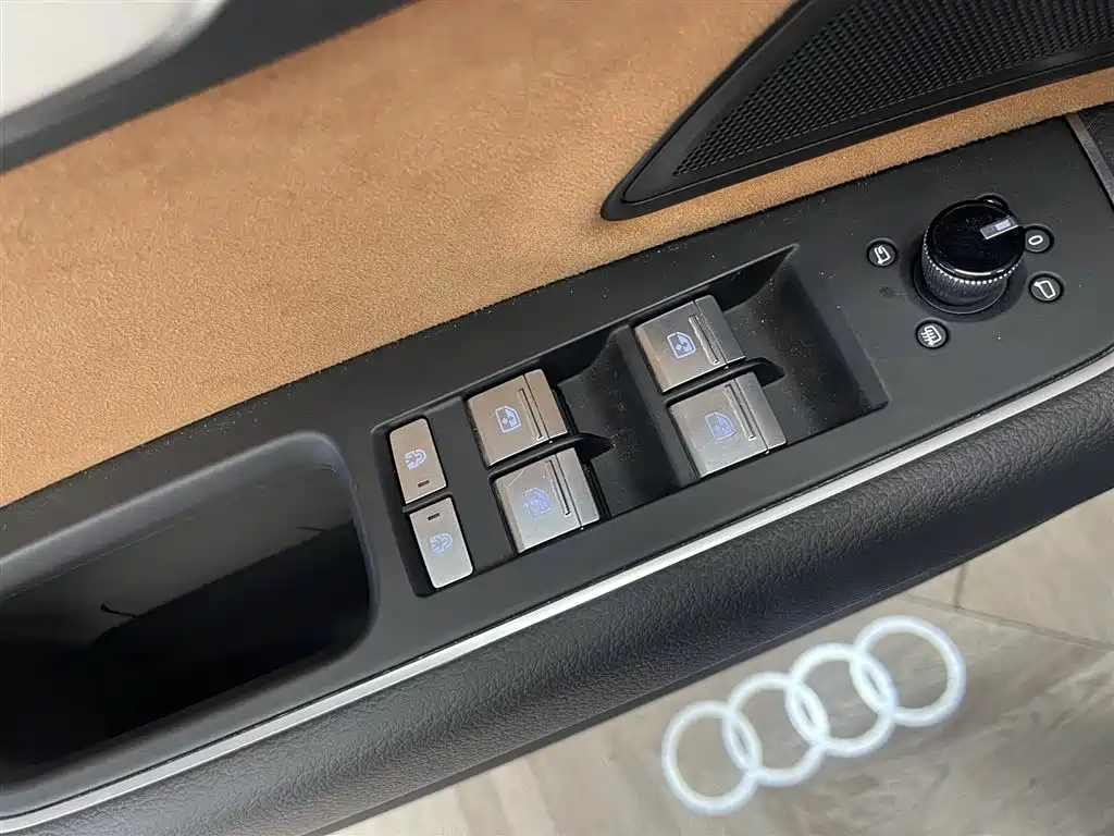 Audi A8 2023 A8L 45 TFSI quattro Luxury фото 26