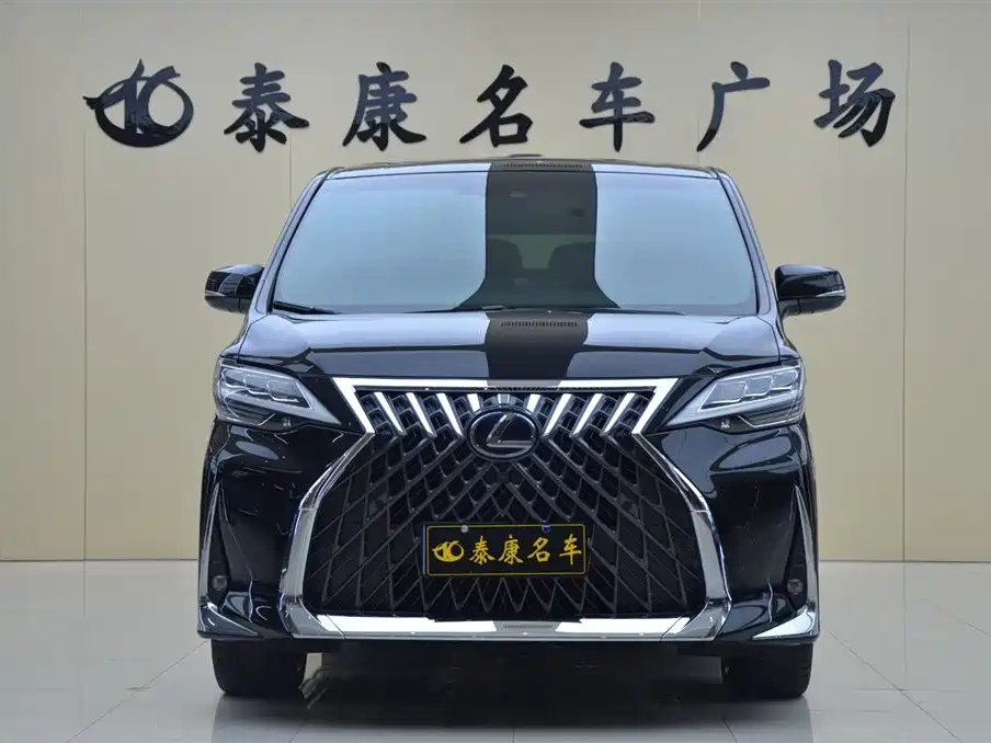 Фото 2 - Lexus LM