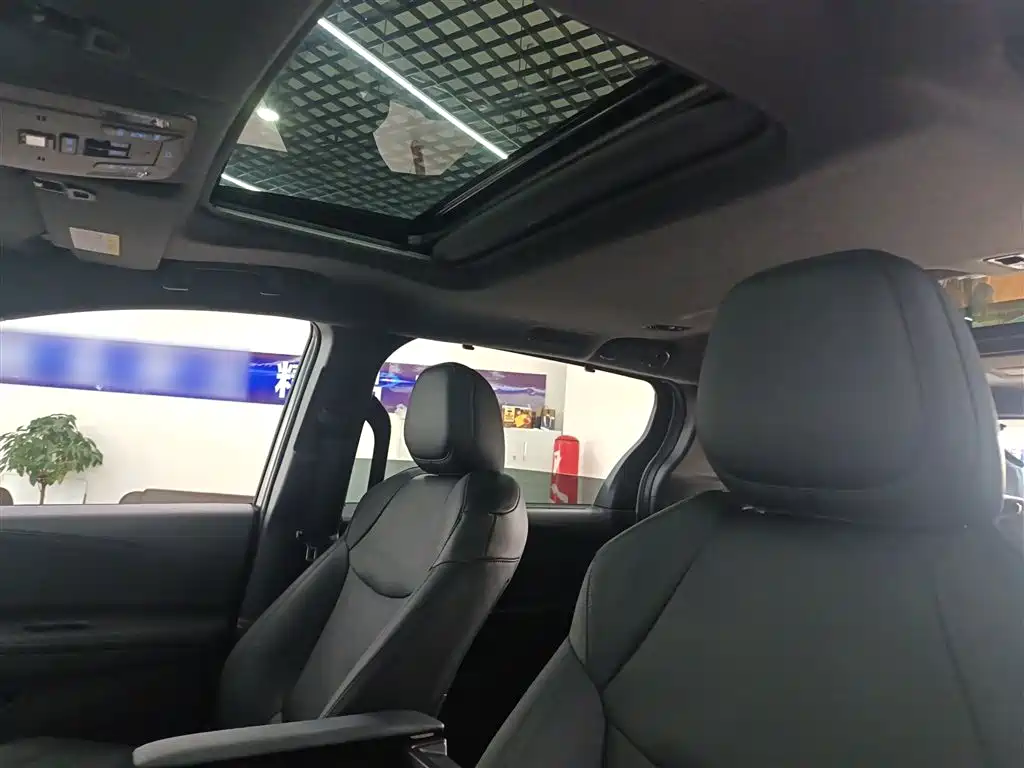 Toyota Sienna 2021 2.5L Hybrid Ultimate Edition фото 18