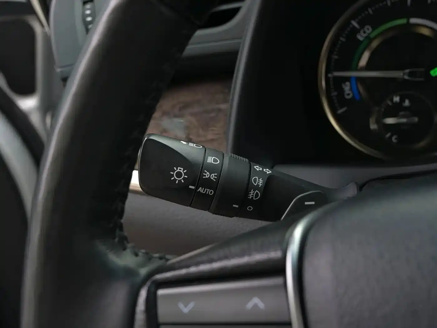 Toyota Vellfire 2021 Crown Hybrid 2.5L HV Supreme Edition фото 17