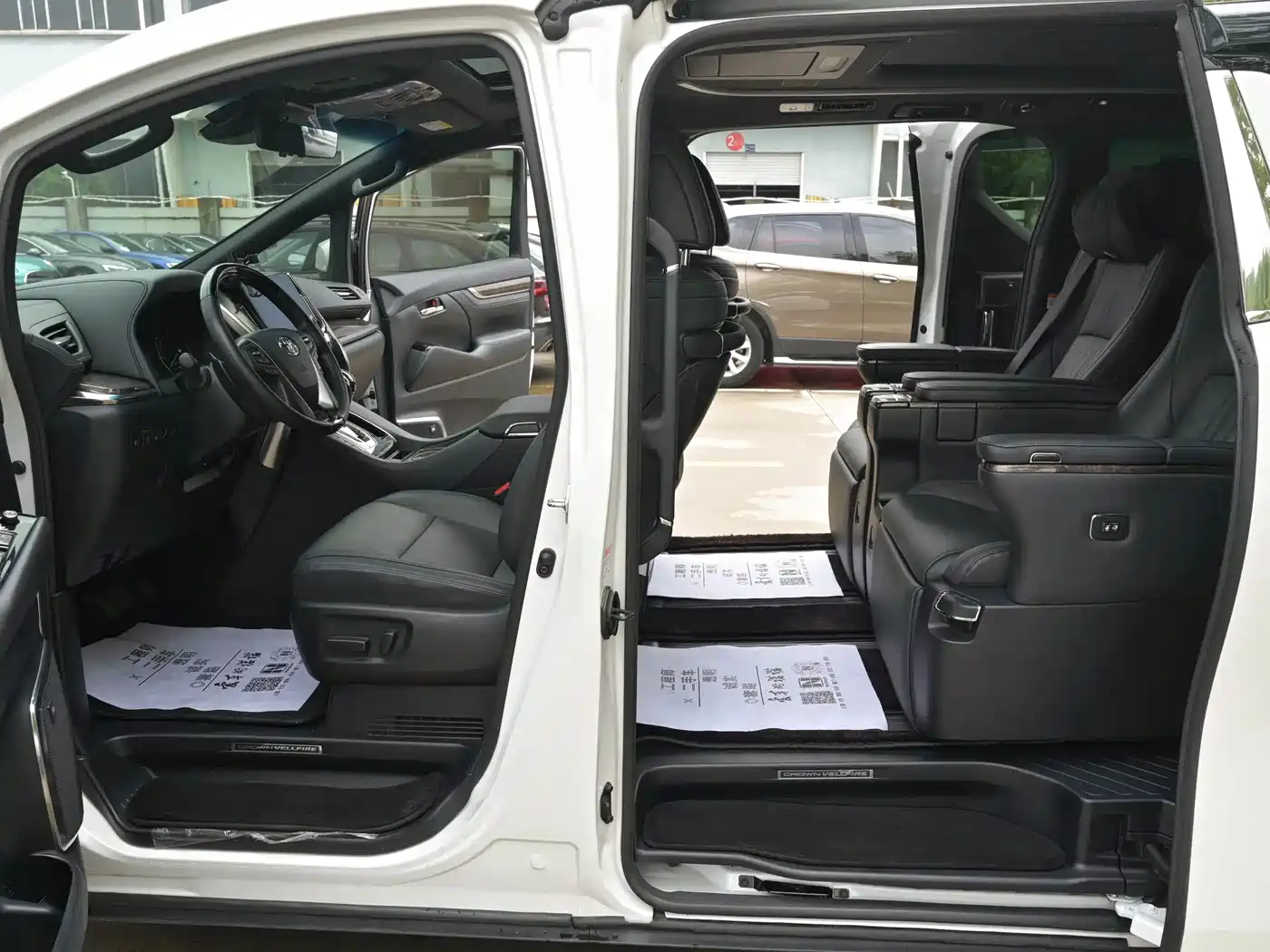 Toyota Vellfire 2021 Crown Hybrid 2.5L HV Supreme Edition фото 22