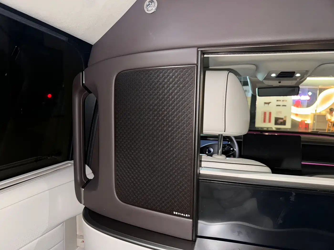 Denza D9 2024 PIONEER 4-Seater Pioneer Edition фото 14