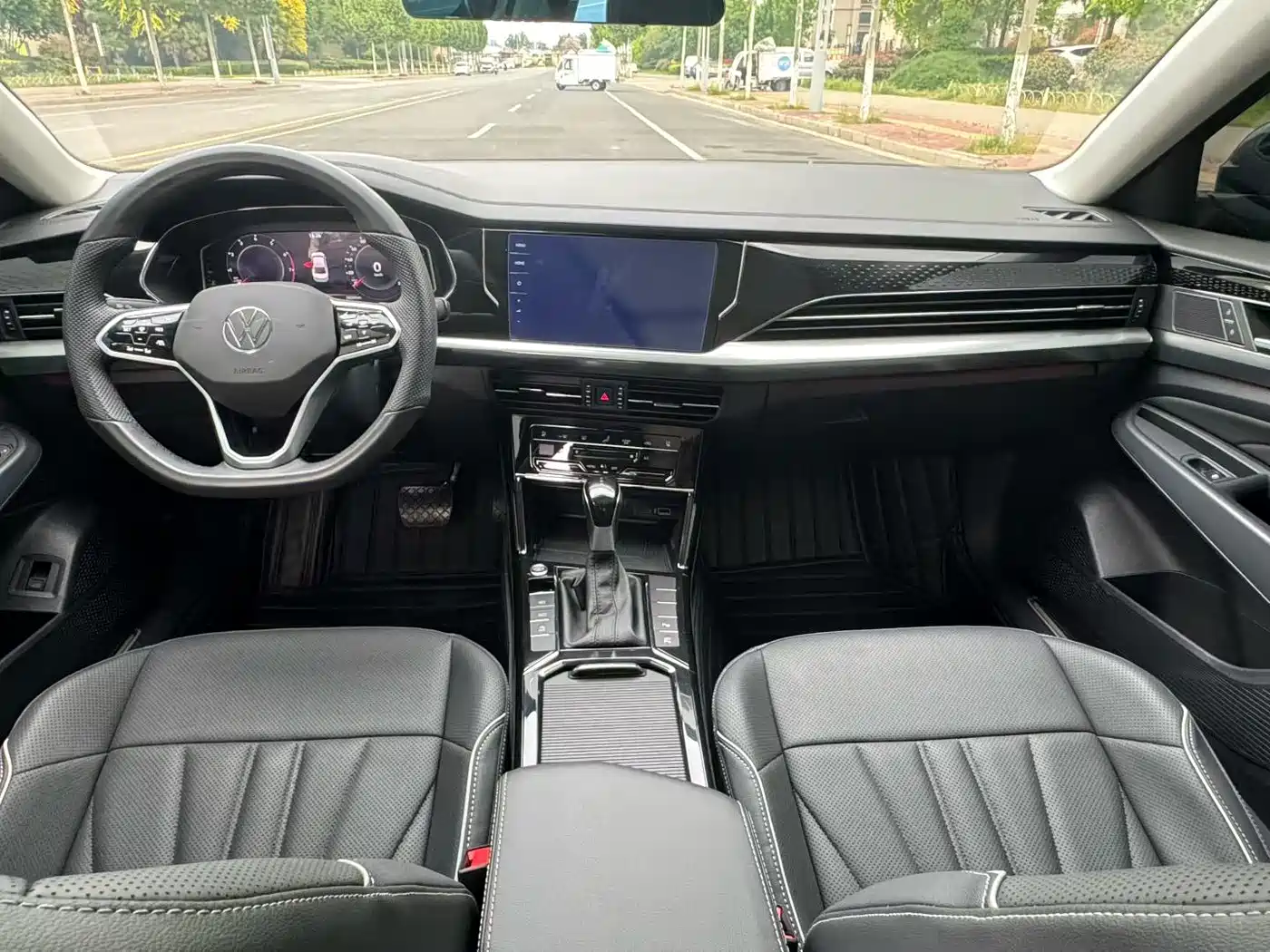 Volkswagen Passat 2024 380TSI Starlight Luxury Edition фото 9