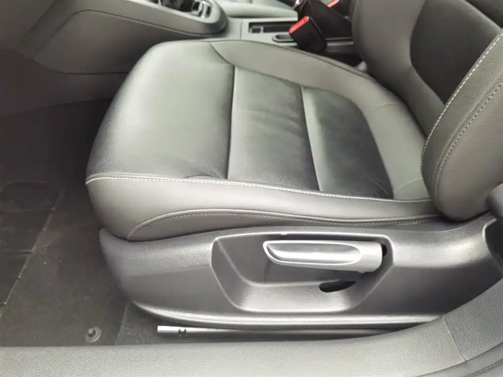 Volkswagen Sagitar 2017 1.6L Manual Comfort фото 20