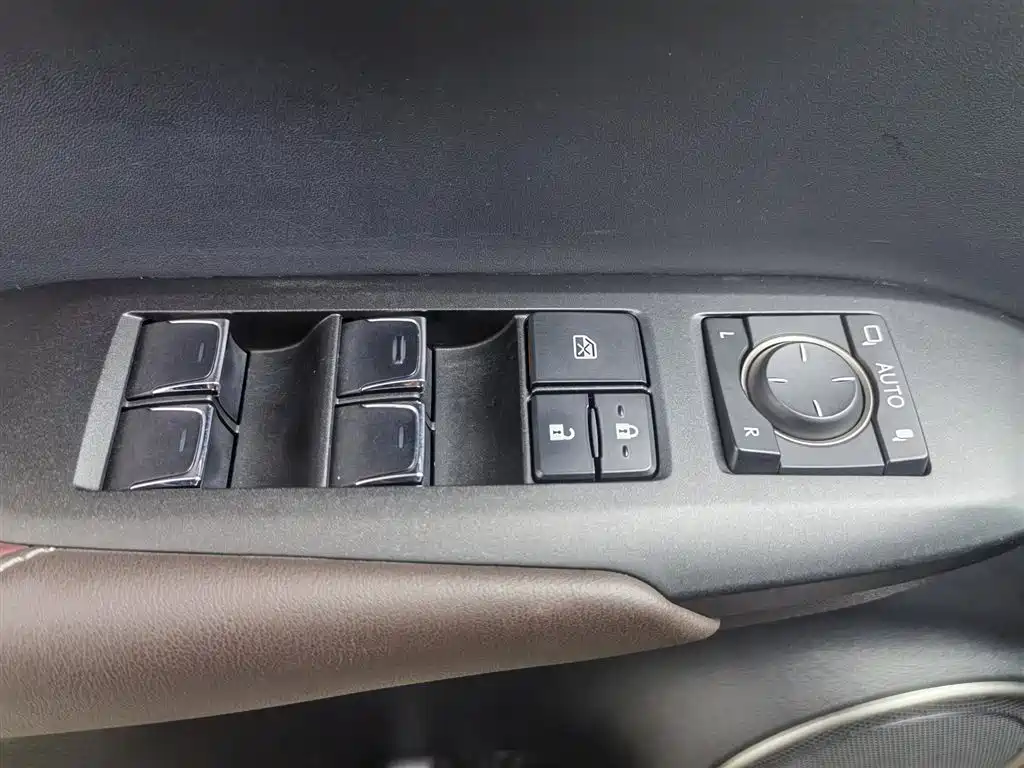 Lexus NX 2018 Model 300 FWD Fengxing Edition фото 9