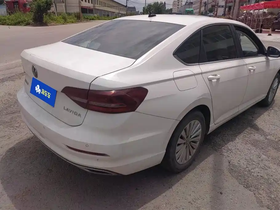 Volkswagen Lavida 2021 1.5L Auto Comfort Edition фото 3