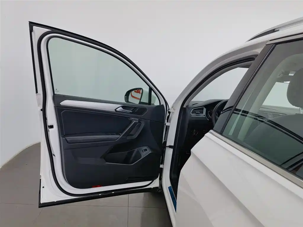 Volkswagen Tiguan L 2019 330TSI Auto 2WD Smart Luxury Edition China V фото 8