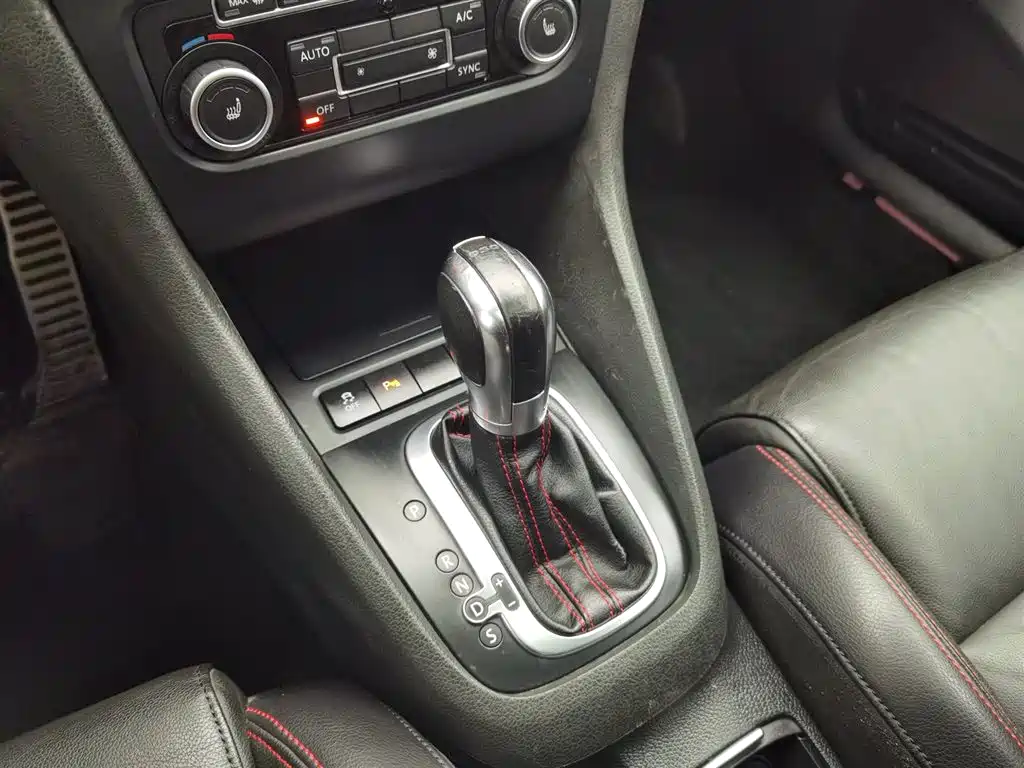 Volkswagen Golf GTI 2012 2.0TSI GTI фото 13