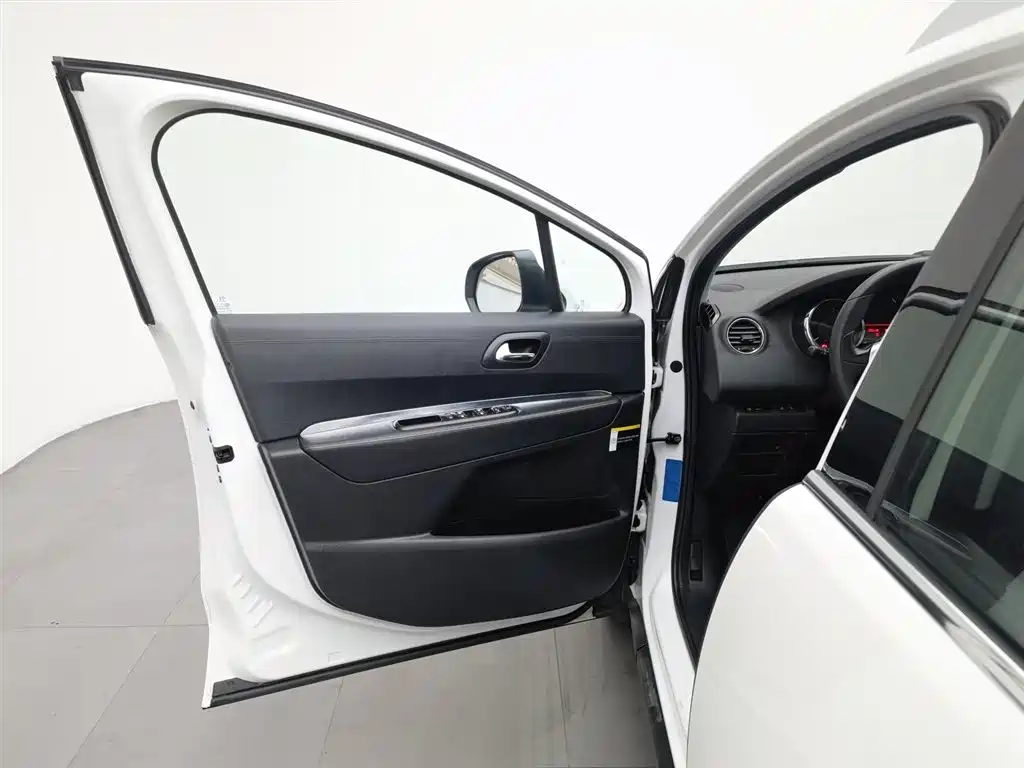 Peugeot 3008 2015 2.0L Automatic Classic Edition фото 8