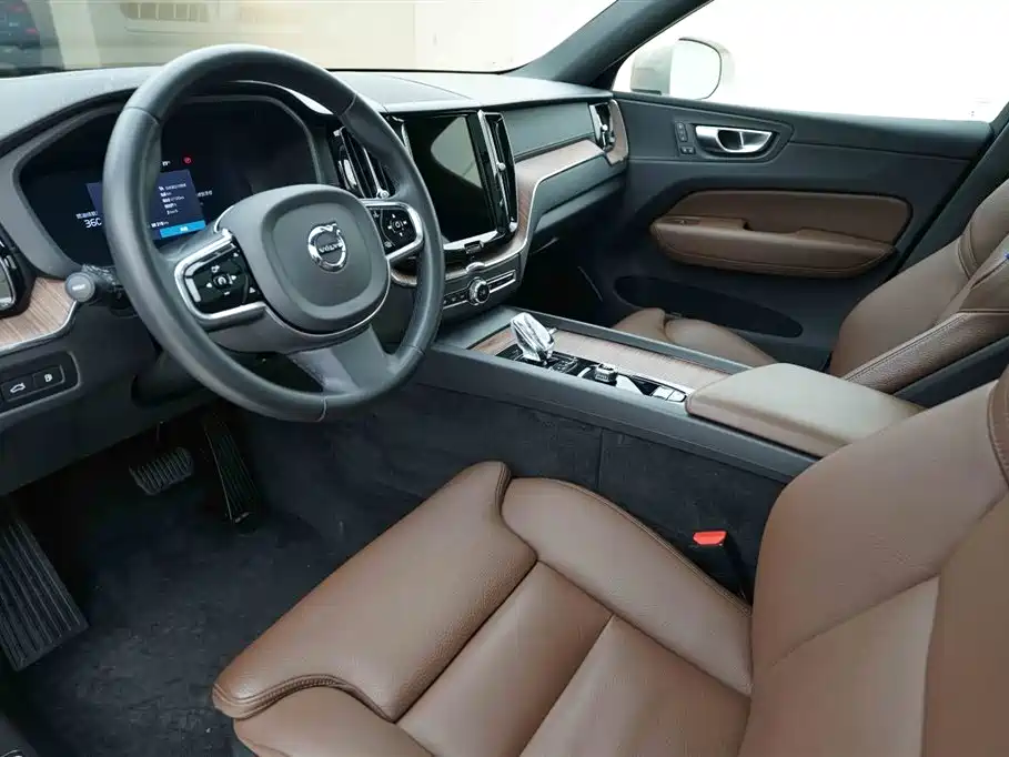 VOLVO XC60 PLUG-IN HYBRID