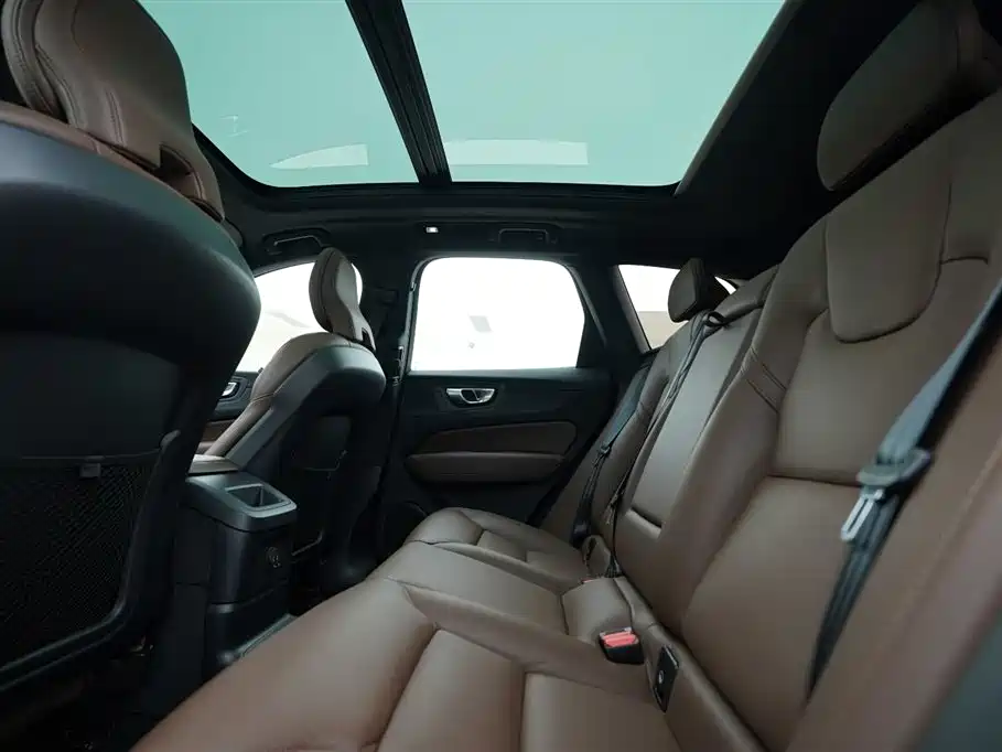 VOLVO XC60 PLUG-IN HYBRID